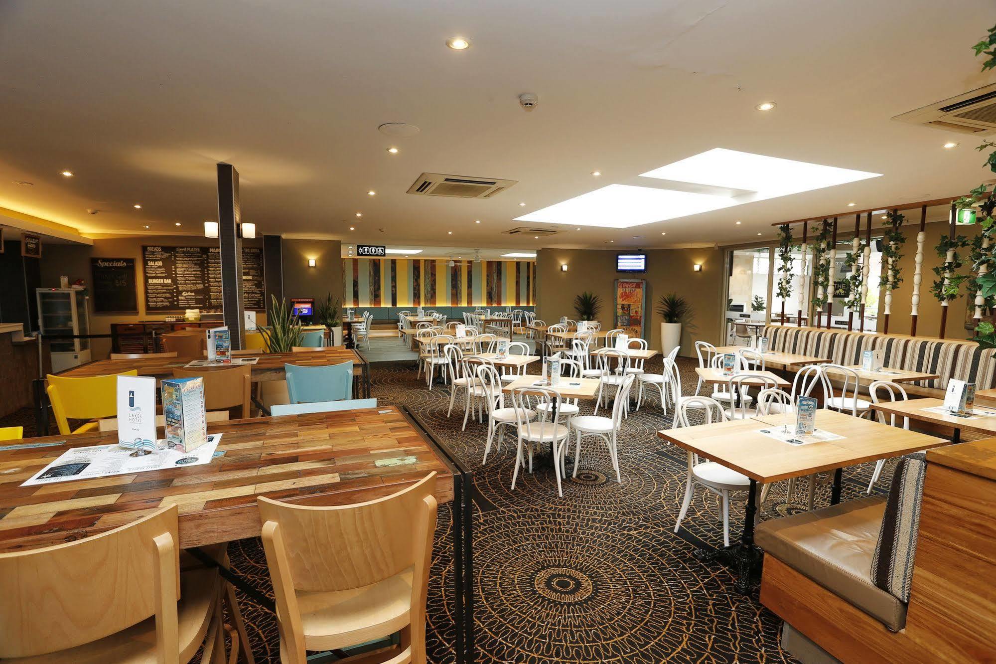 The Lakes Hotel Entrance Exteriér fotografie