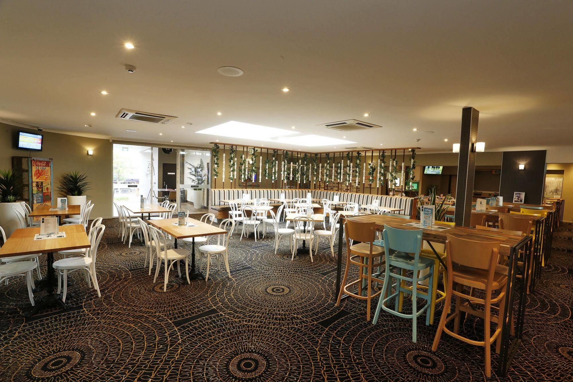 The Lakes Hotel Entrance Exteriér fotografie