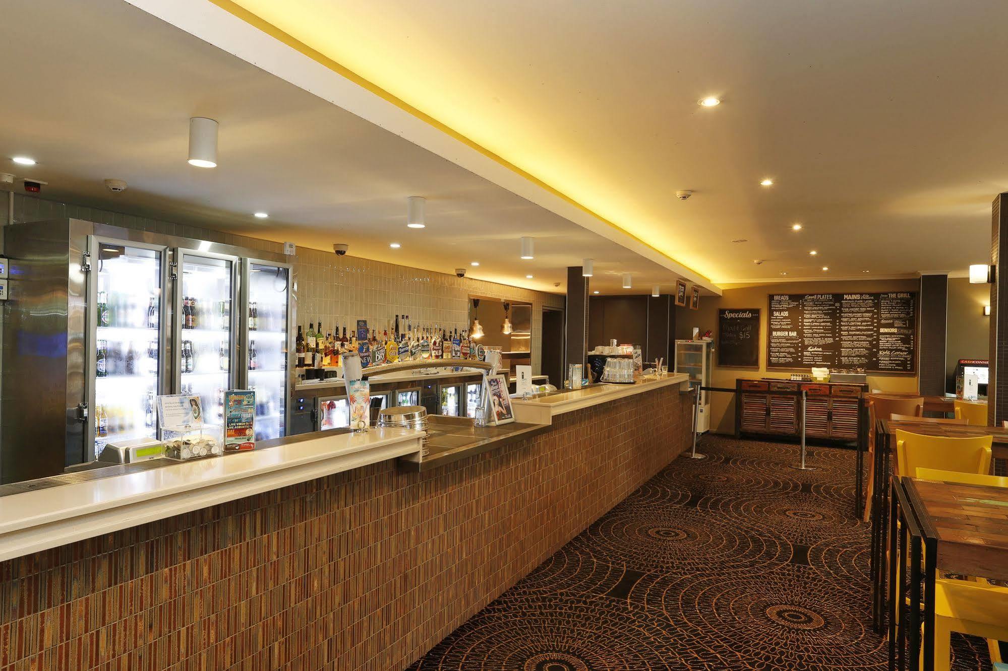 The Lakes Hotel Entrance Exteriér fotografie