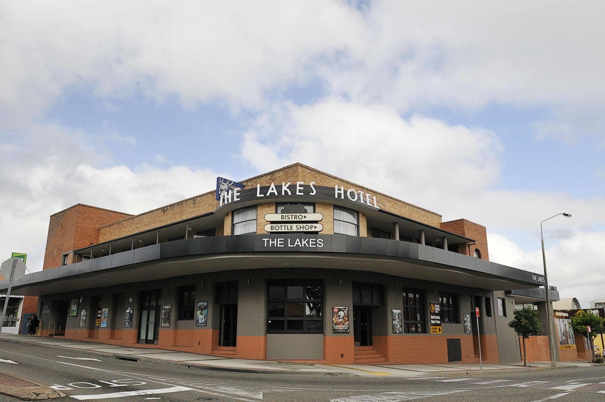 The Lakes Hotel Entrance Exteriér fotografie